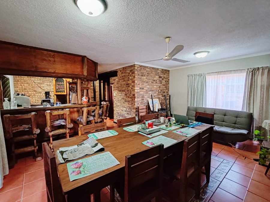 5 Bedroom Property for Sale in Grimbeeck Park North West